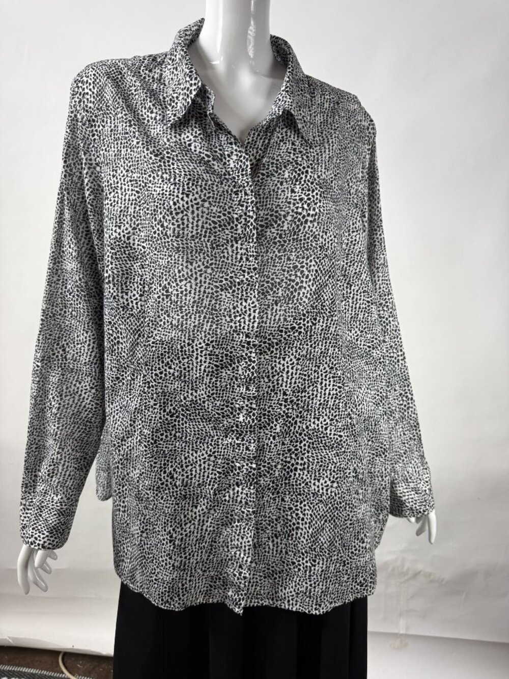 Coldwater Creek Womens No-Iron Black & White Button-Up Shirt 2X 20-22 Animal Pri